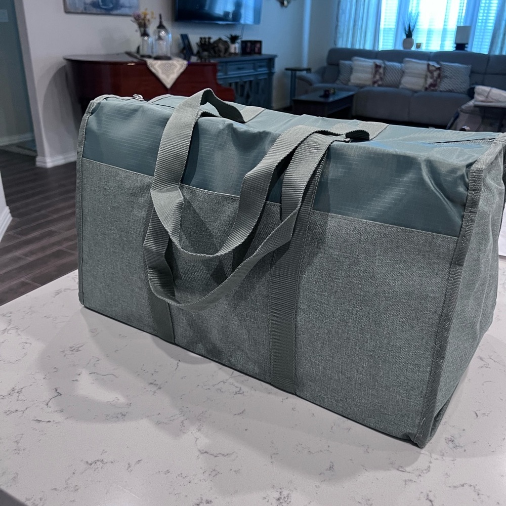 NWOT - Gray Storage/Weekender/Organizer Bag